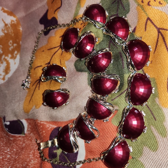 Thermoset Berry Colored MCM Vintage Set! Earrings, Bracelet and Choker Necklace - Picture 2 of 8
